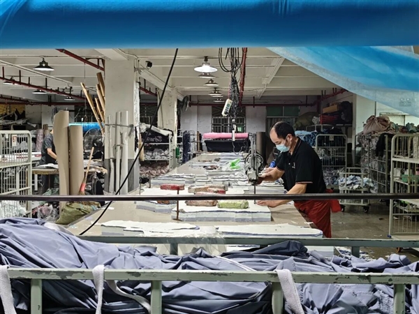 被人遺忘的沖鋒衣老廠們 正在拼多多上悄悄賣爆