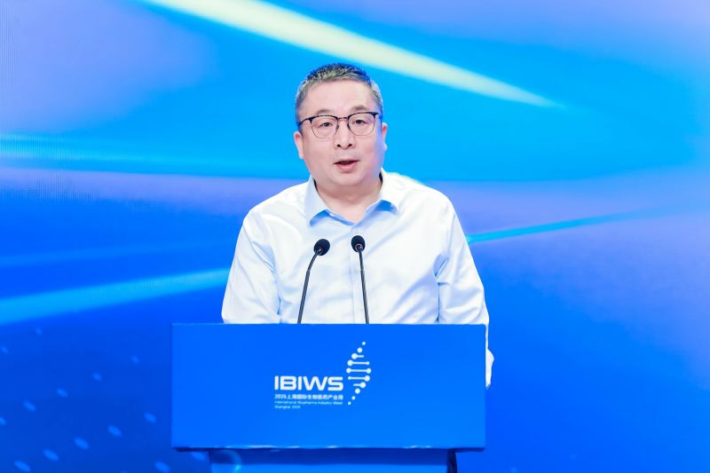 鄧小冬指出，生物醫藥產業是寶山轉型發展的核心引擎，也是推動新質生產力加快形成的重要支撐力量。