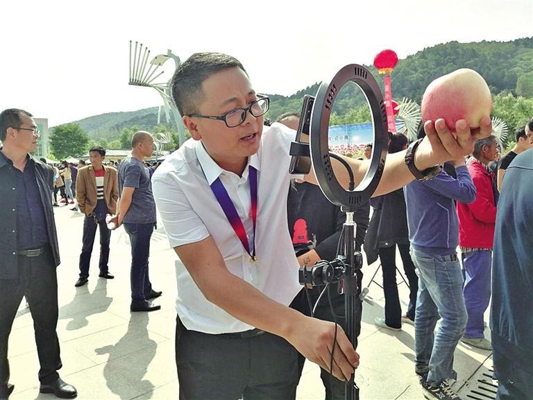 富縣農(nóng)產(chǎn)品插上“翅膀”走出鄉(xiāng)村