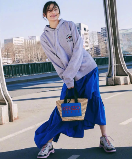 虞書欣私服穿松不穿緊太氣質了(秋冬衛衣寬松點更時髦顯瘦嗎)