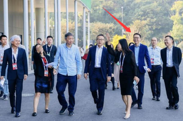 那個坐在馬云身邊的白衣少年，扛起了阿里云的未來 阿里云 科技大佬 站長故事 第2張