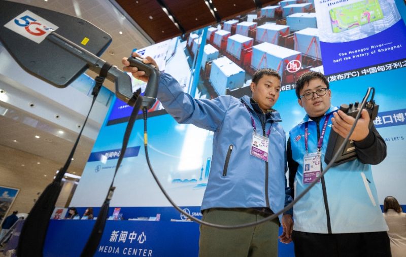 &ldquo;5G-A + 萬兆光網(wǎng)&rdquo;雙引擎通信架構(gòu)，實現(xiàn)全場館200M CA級5G網(wǎng)絡(luò)深度覆蓋