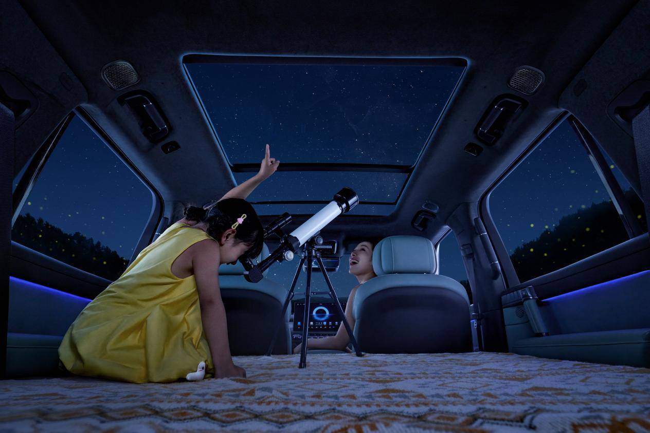 可開合天窗+氛圍燈