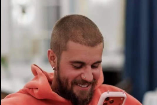 歌手賈斯汀·比伯吐槽iPhone按鈕設計不合理:氣得想對蘋果全體員工來‘裸絞鎖喉’