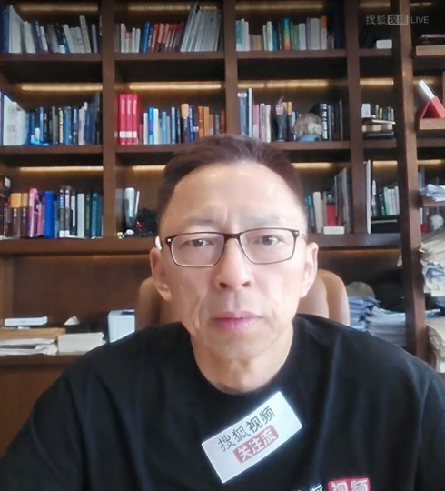 《張朝陽的英語課》分享全球熱點，英語詞匯教學融入新聞分析