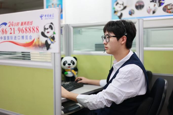 浦東機場T1電信營業廳及T2一站式服務中心電信柜臺是進博會觀眾和外賓抵滬的&ldquo;入境第一站&rdquo;，_兩處服務點均開設&ldquo;進博專席&rdquo;