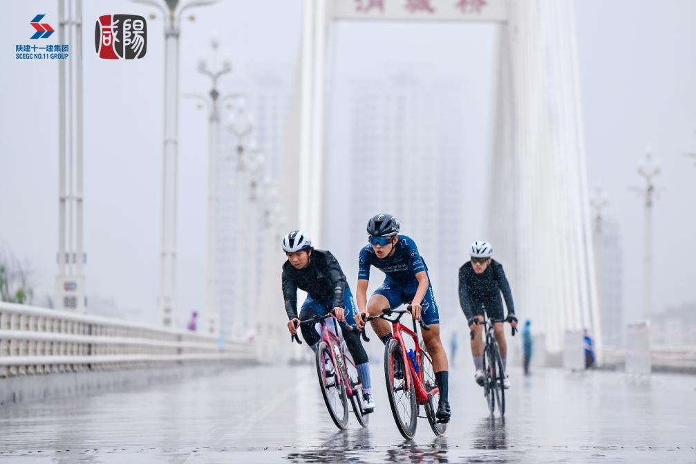 陜西咸陽(yáng)：800名騎手無(wú)懼風(fēng)雨暢游咸陽(yáng)湖