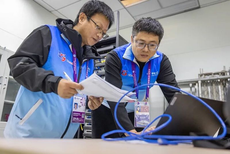 上海電信全面支撐4K:8K超高清直播、云會議等高密度業務,確保每一幀畫面穩定傳遞,每一場對話流暢進行