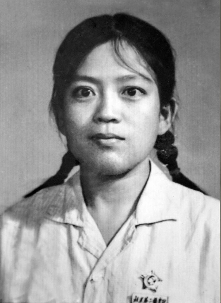 1968年12月北京第二醫學院畢業時的路生梅（資料照片）。新華社發