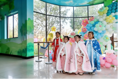 當漢服邂逅野生動物：秦嶺野生動物園上演古詩與自然的冬日對話